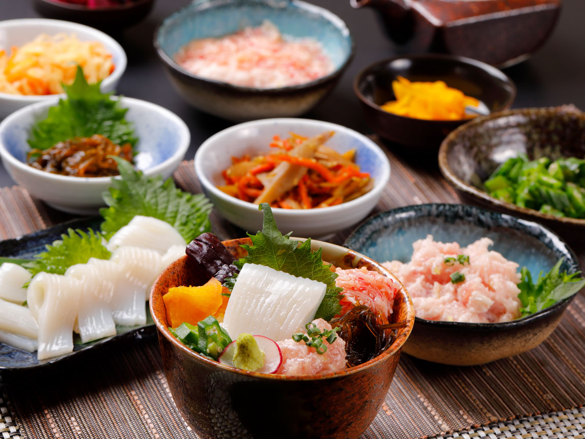 お好みであなただけの特別な「なまら丼」で新しい一日のスタートを。