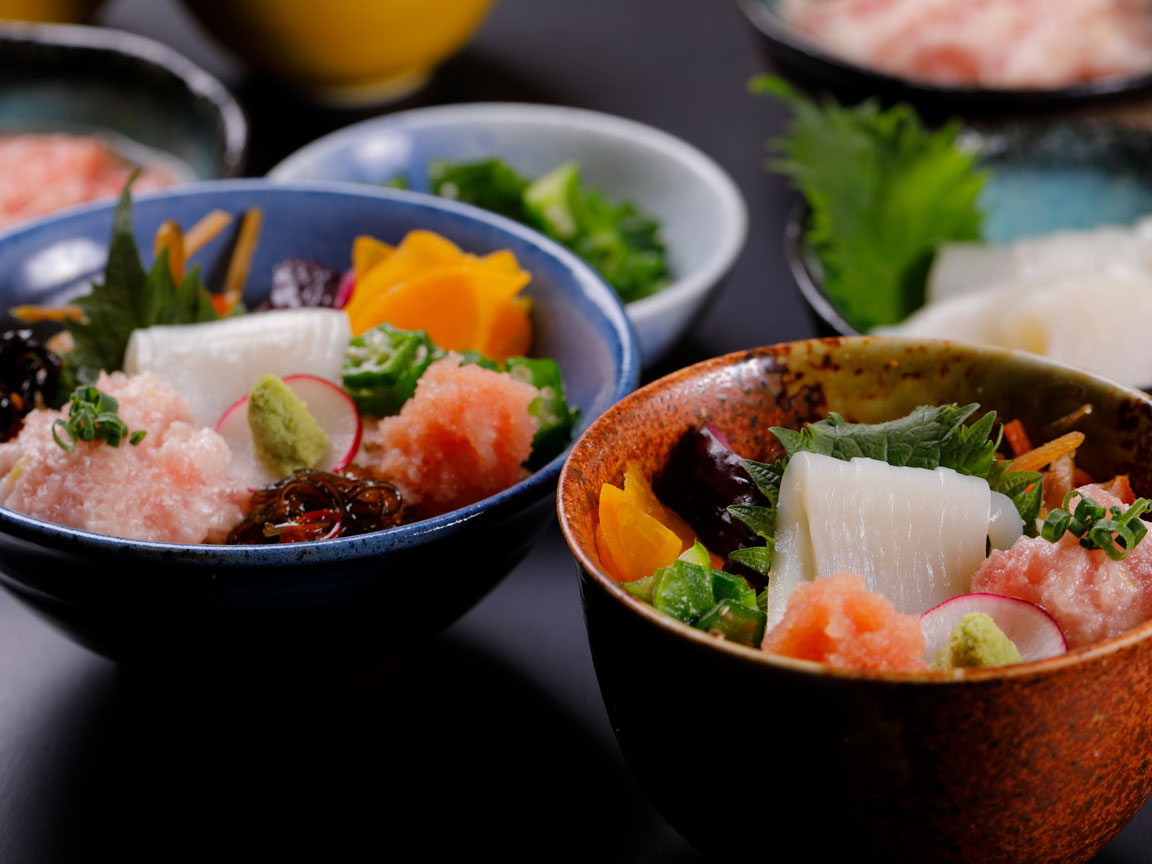 お好みであなただけの特別な「なまら丼」で新しい一日のスタートを。