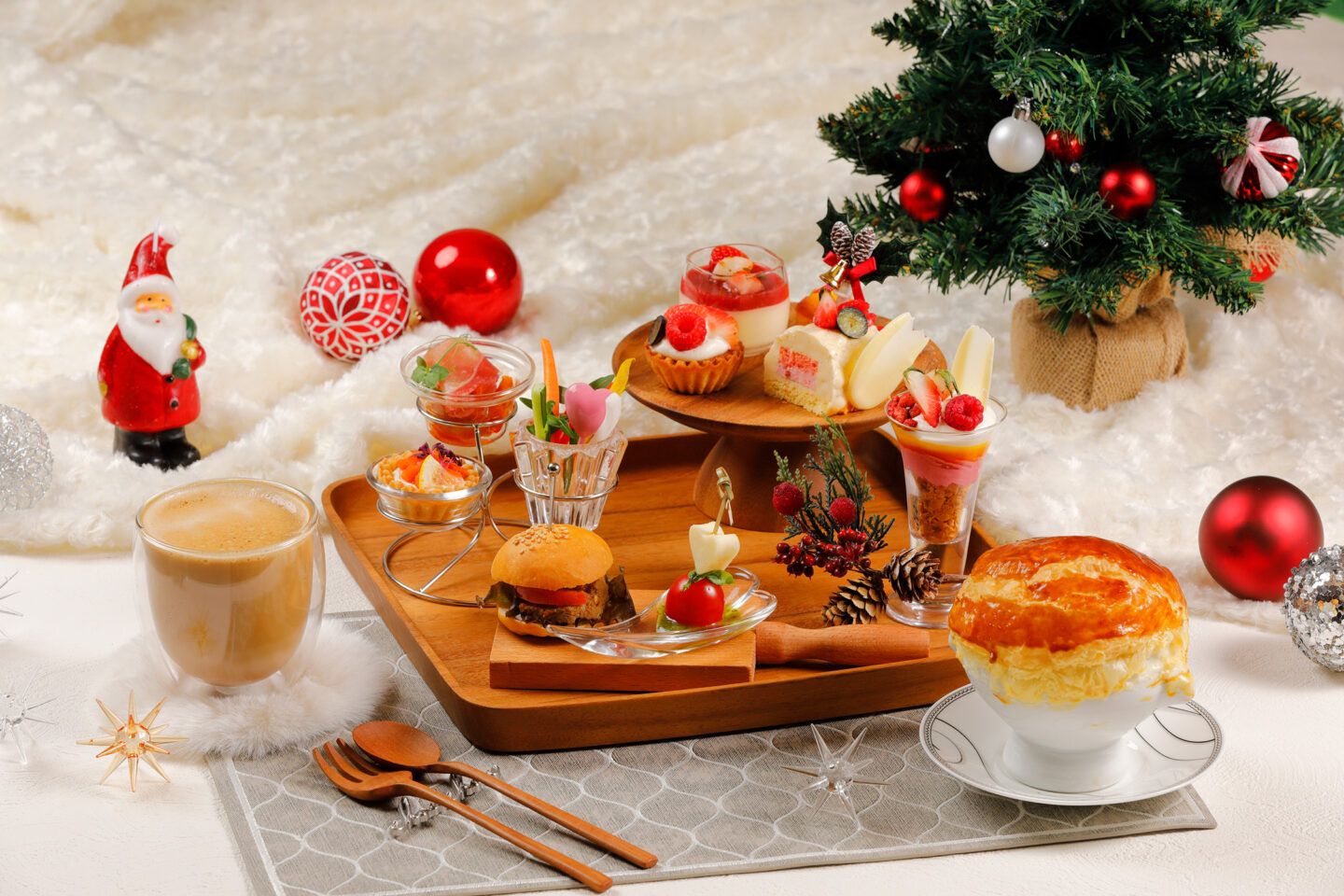 【平日限定・要予約・1日30食限定】「スイーツ＆ランチプレート～ Christmas Palette クリスマスパレット～」